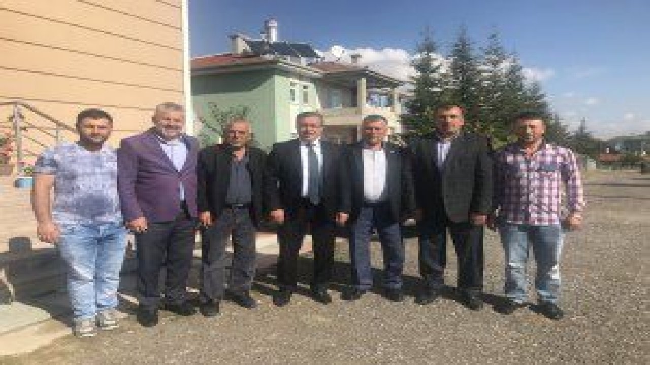 Başkan Çetin, mahallelere yaptığı çat kapı ziyaretlerine devam edip hemşerilerinin taleplerini dinliyor