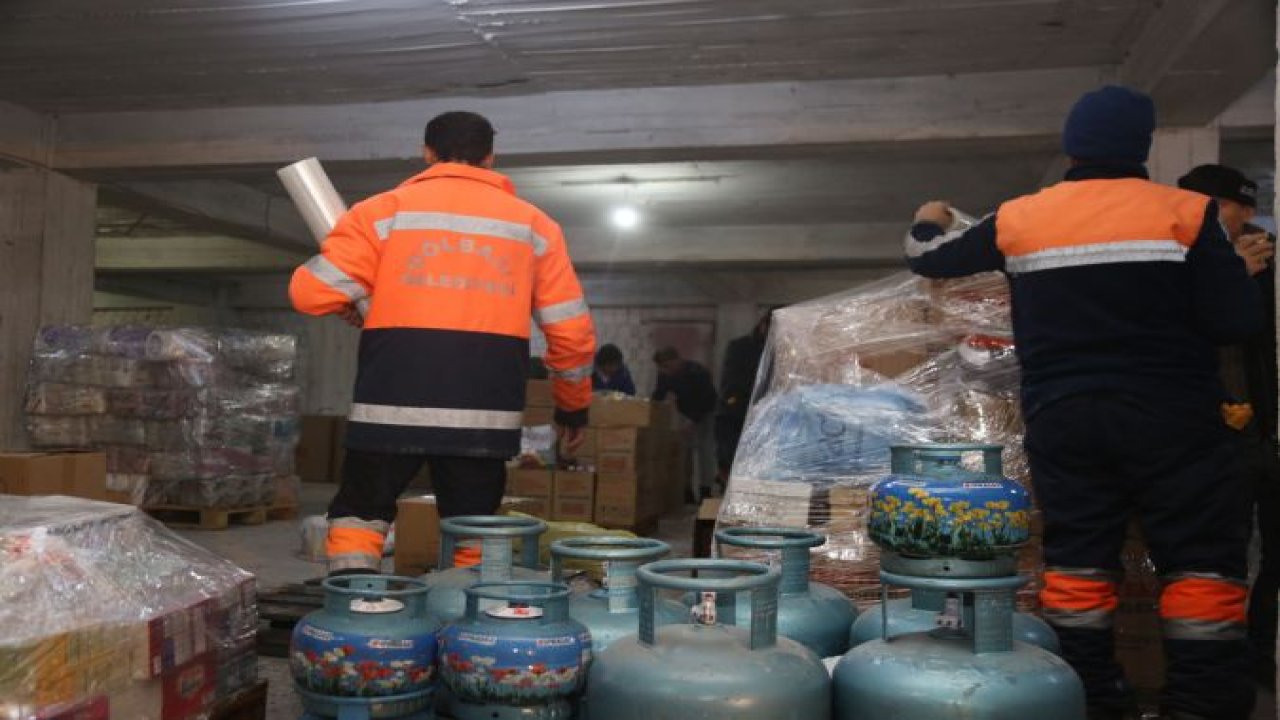 Ankara Haber: Gölbaşı Belediyesi Ekipleri Deprem Bölgesine Yardım İçin Gece Gündüz Çalışıyor...