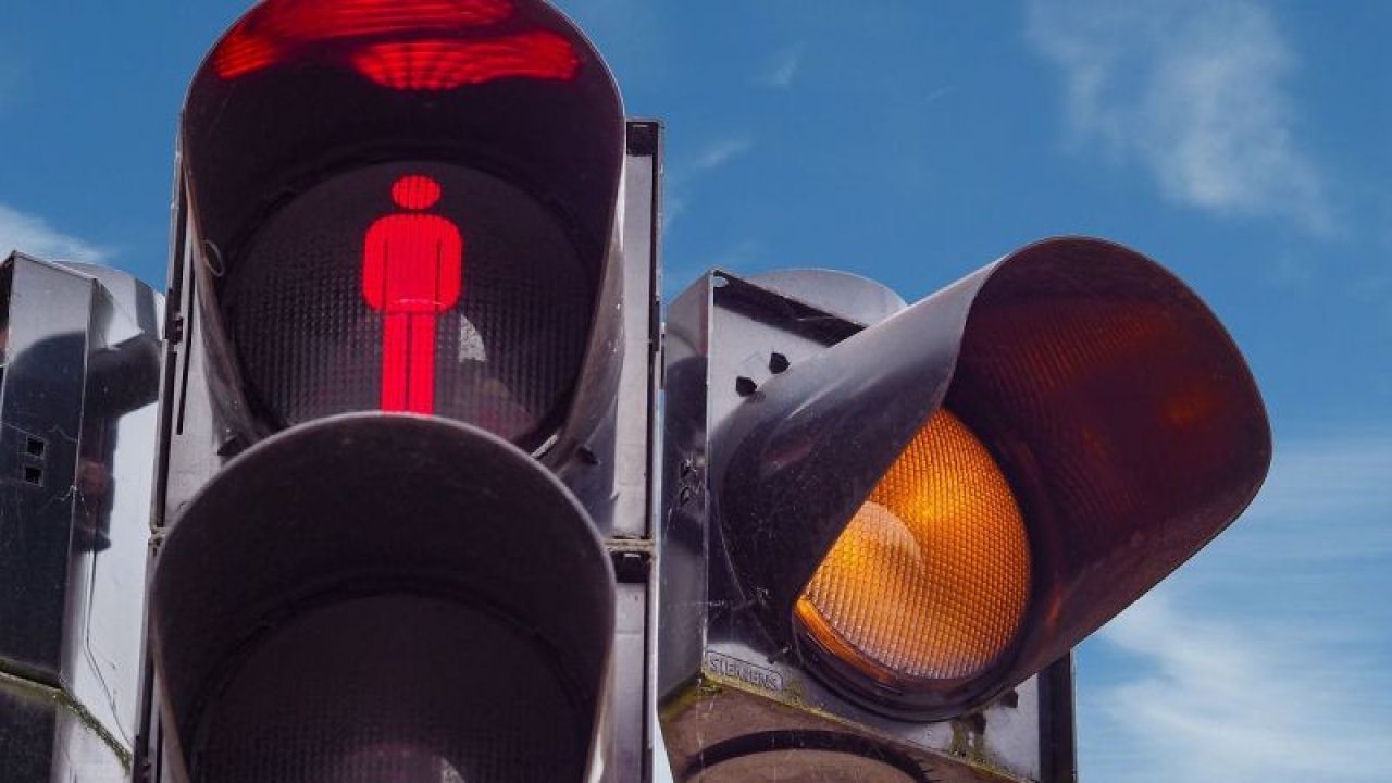 Trafik Işıklarına Dördüncü Kardeş Geliyor; Beyaz Işık! Trafik ışıkları hangi sırayla yanar? Trafik Işıkları Ne İşe Yarar…