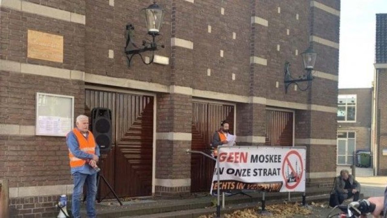 Engelli Hollandalı’dan cami yapımını protesto edenlere tepki