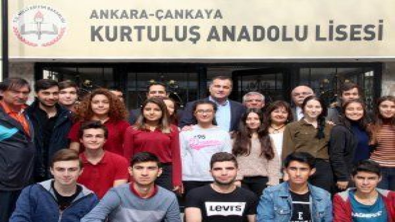 Çankaya Belediye Başkanı Alper Taşdelen, yaz aylarında bakım ve onarımının yapıldığı okulları ziyaret etmeye devam ediyor