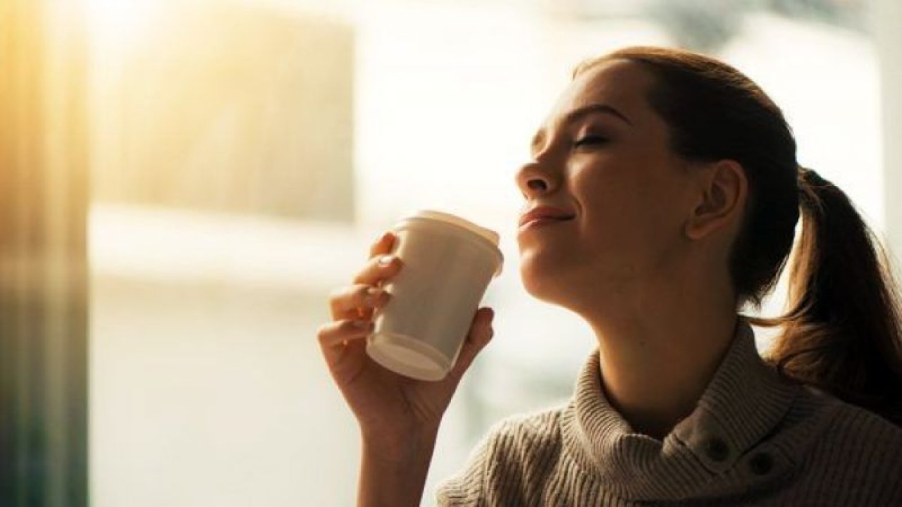 Uyanınca doğrudan kahve makinesine koşanlar dikkat! Sabah aç karnına kahve içilir mi, zararlı mı? Kahve ne zaman içilir?