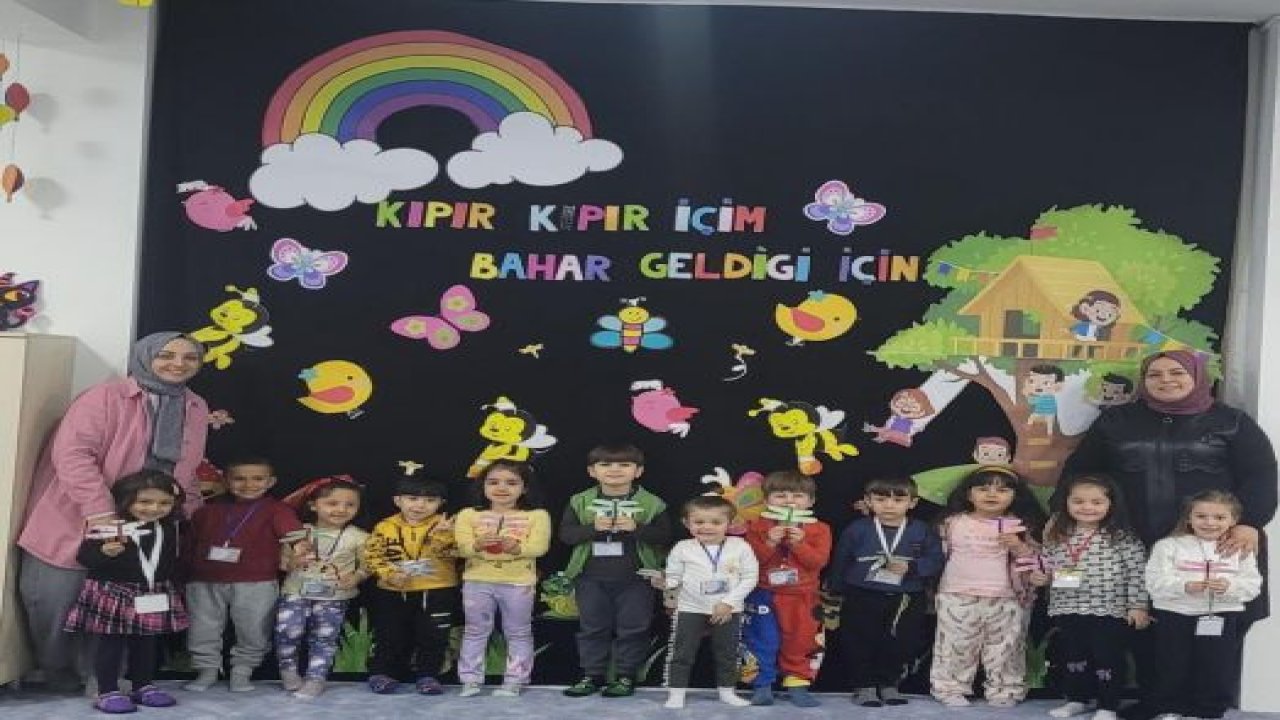 Ankara Haber: Sincan’da Çocuklar Geri Dönüştürüp Oynuyor...