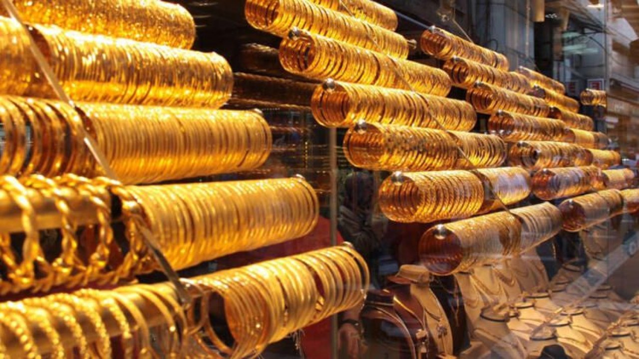 Altın Fiyatları Yerin Dibine Girdi; Kuyumcuların Elleri Kolları Bağlandı! Öyle Bir Noktaya Geldi Ki… Uzmanlar Uyardı: “Altın Alım- Satımları İçin...”