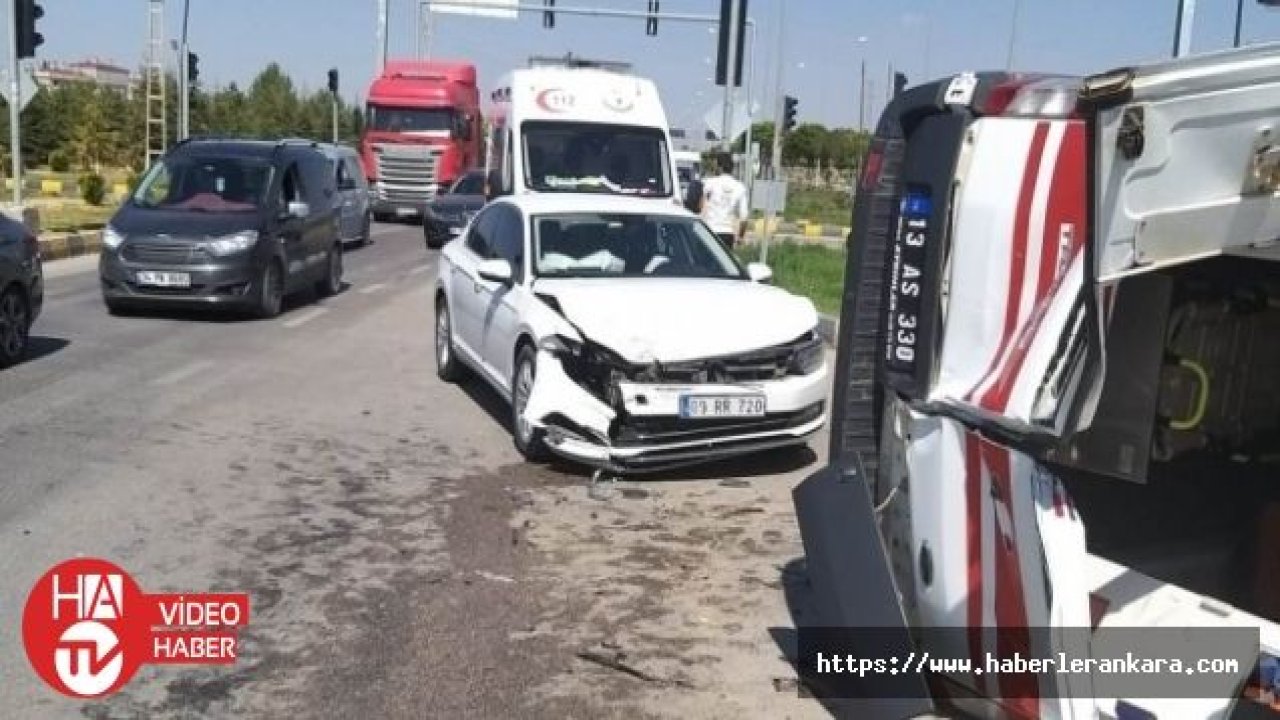 Van'da ambulansla otomobil çarpıştı: 7 yaralı