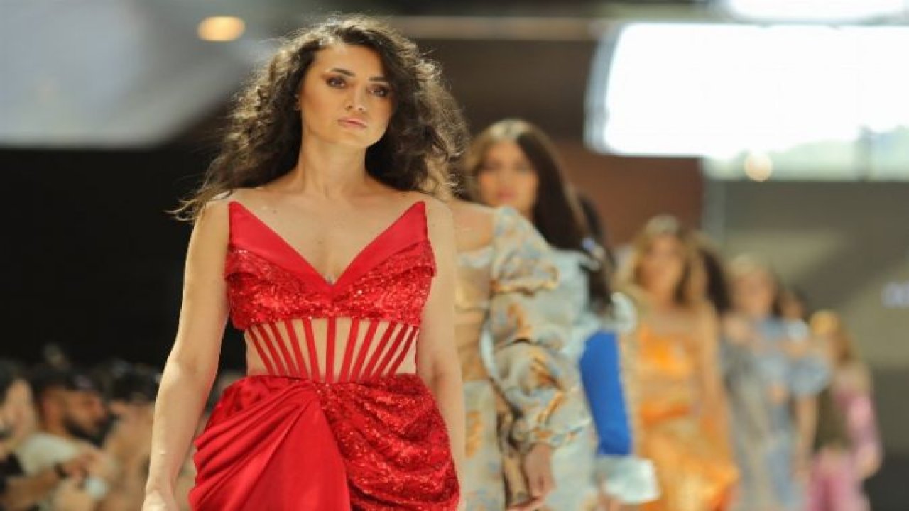 Fashion Week Türkiye'de ilk sezon defilesi gerçekleşti