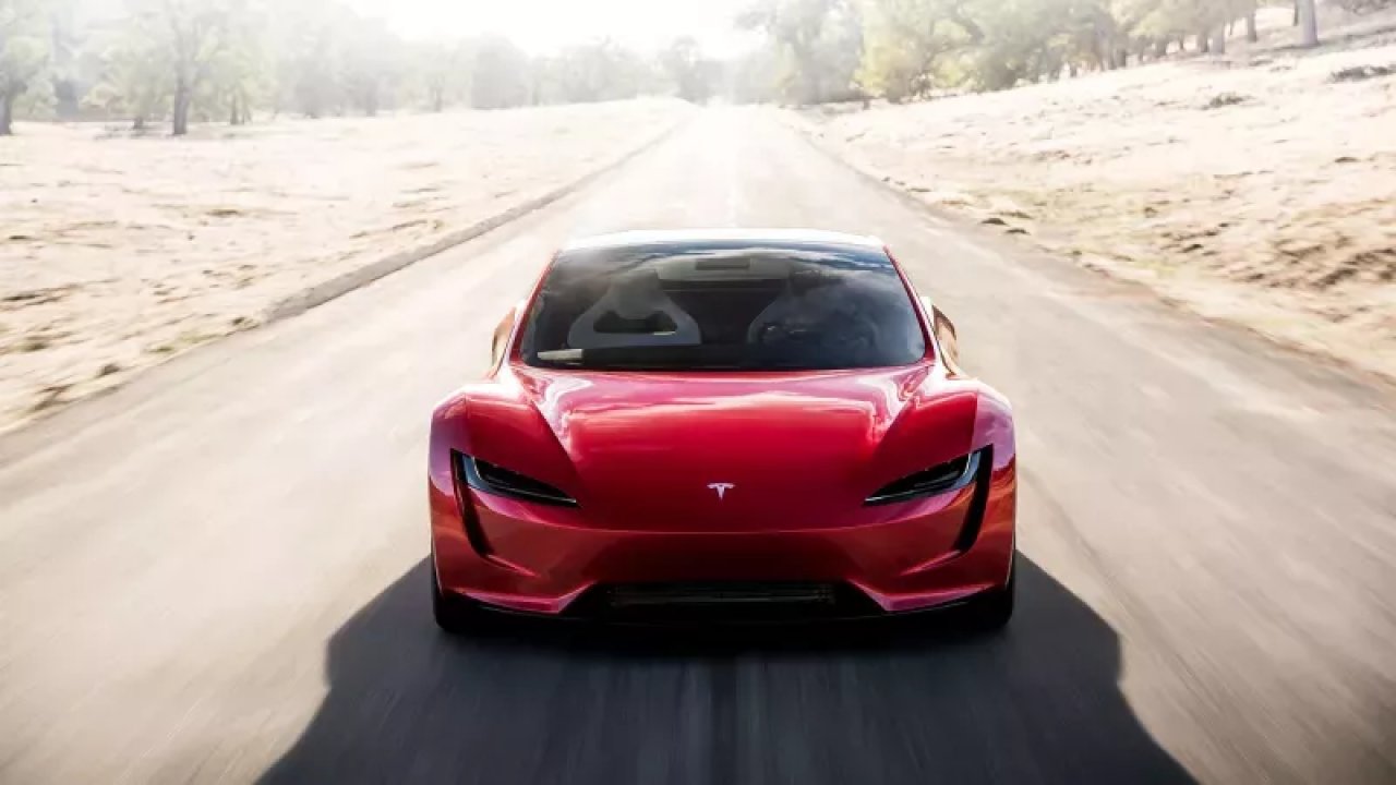 Tesla’nın Süper Otomobili Roadster Ön Siparişe Açıldı! Seneye Üretilecek Tesla Roadster Özellikleri Belli Oldu