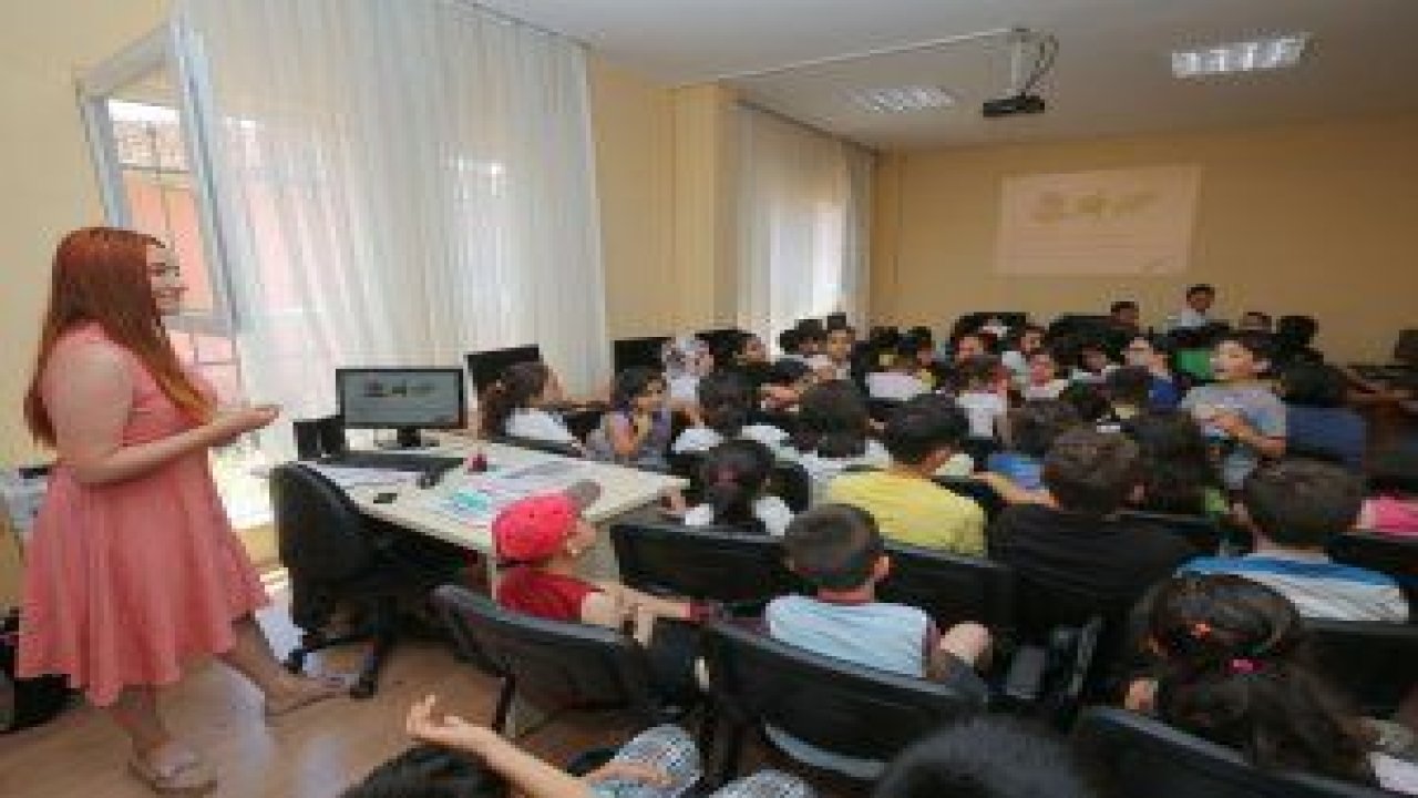 YENİMEK Avcılar Kurs Merkezi yaz okullarında LÖSEV semineri düzenlendi