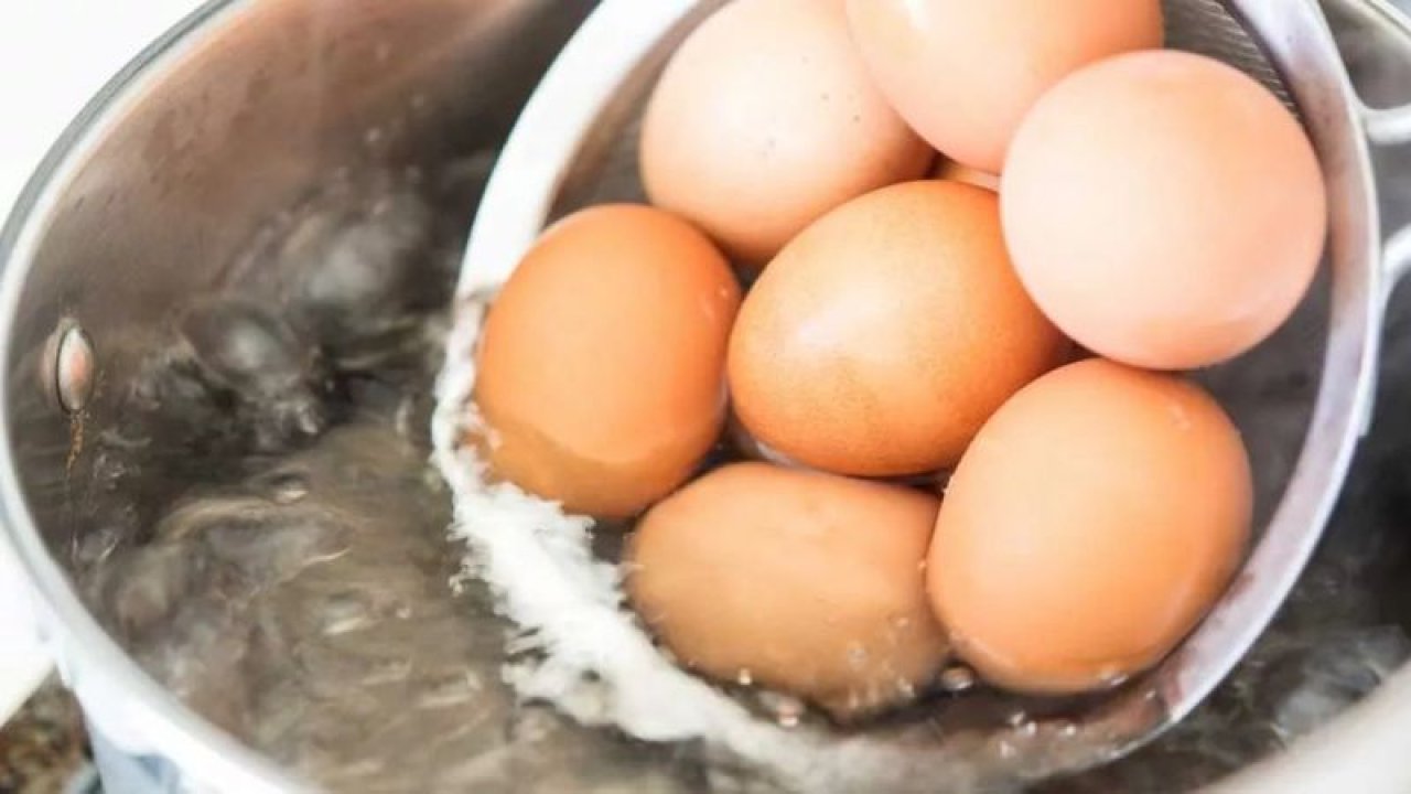Haşlanmış yumurta suyu ne için kullanılır? Haşlanmış yumurta suyunun faydalarını duyan şaşıp kalıyor: Yüksek oranda kalsiyum, suda kalıyor…