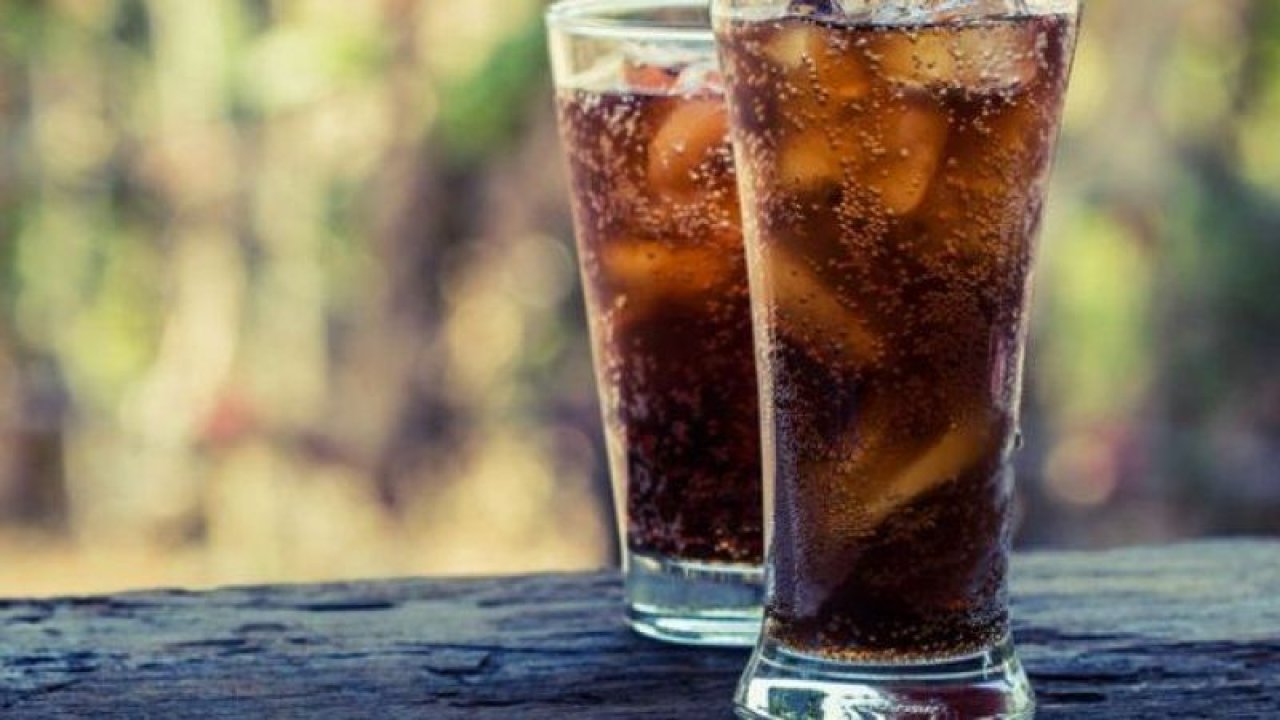 Coca Cola, Fanta ve Sprite fiyatlarına rekor zam yapıldı: Zamlar, gazlı içecekleri de vurdu… Kola, çekirdek keyfi de artık lüks olacak!
