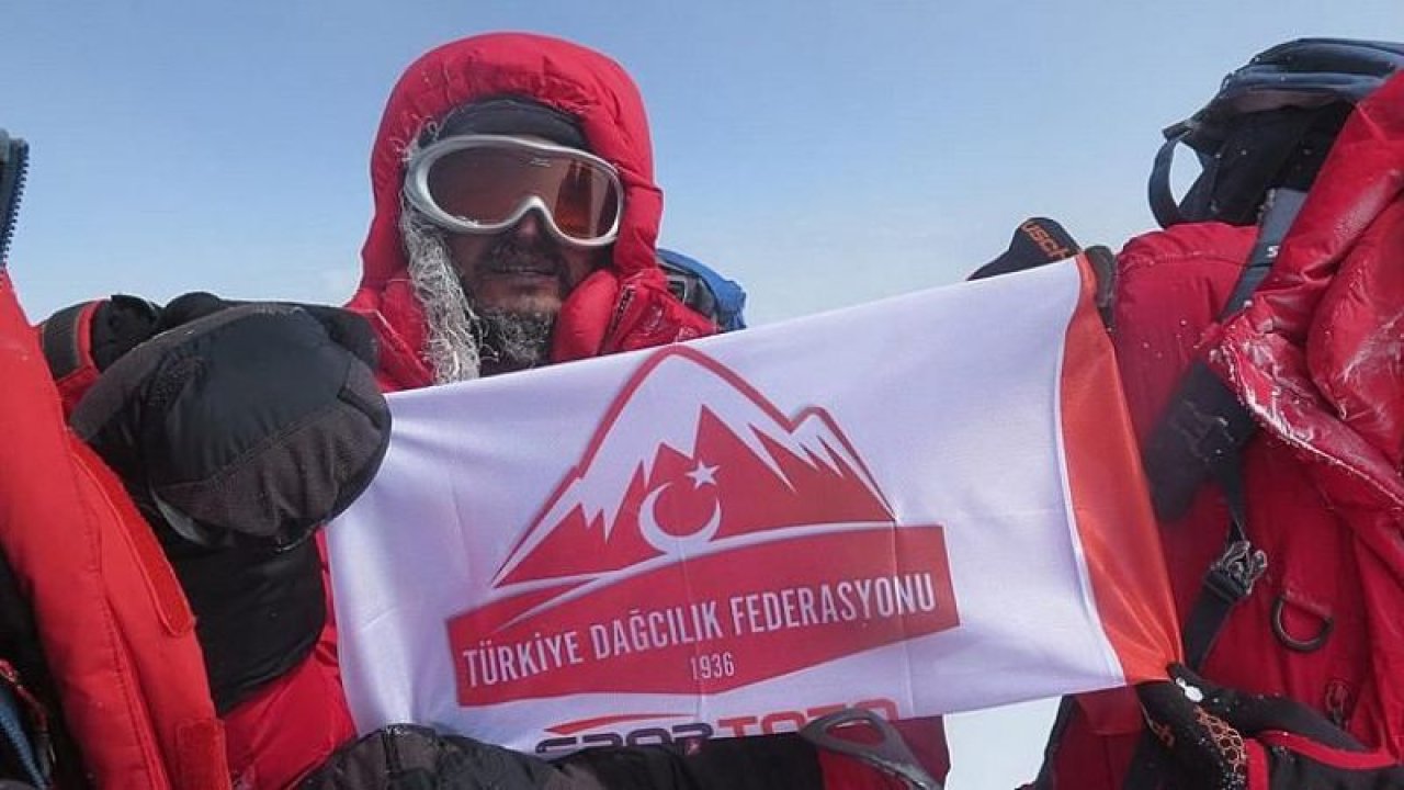 Türk Dağcılar Gasherbrum 1 Dağı’nın Zirvesi’nde bayrağımızı dalgalandırdı