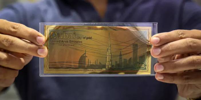 Dubai'den Göz Kamaştıran Zenginlik! 24 Ayar Altından 0.1 Gramlık Banknotlar Çıkardı!
