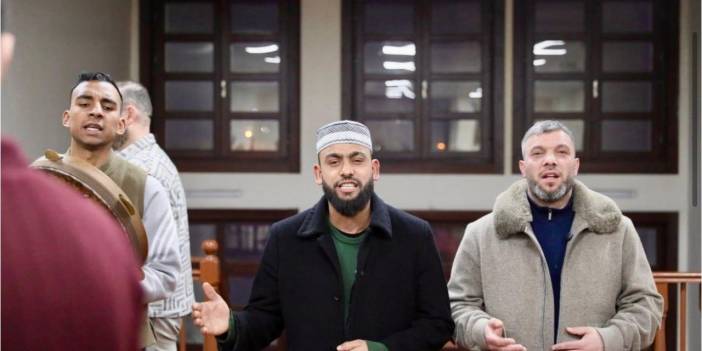 Sincanlı Gençler ‘Kabe’de Hacılar Hu Der Allah’ dedi! Celal Karatüre ve Başkan Murat Ercan'a Yoğun İlgi...  İlahiler Yankılandı!