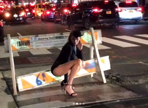 Ünlü Türk Model Mayoyla New York Sokaklarını Salladı!