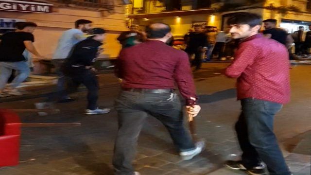 Suriyeliler İstanbul'da Kaos Çıkardı: Demir ve Sopalarla Saldırdılar