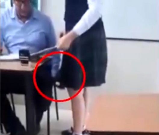Sapık Öğretmen Kız Öğrencisinin Etek Altı Görüntülerini Çekerken Yakalandı!