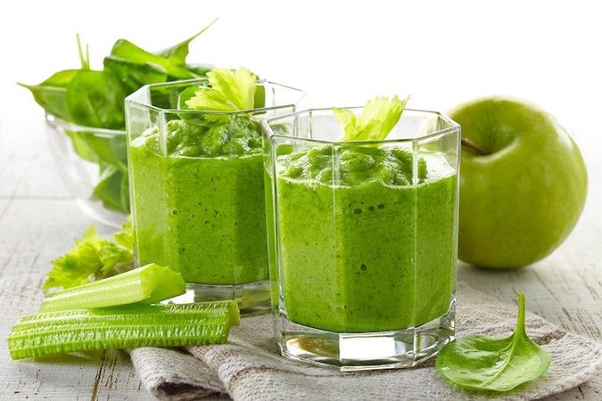 Yaz Ayında Hangi İçecekleri Tüketmeliyiz? İşte Uzmanından Sizler İçin Sağlıklı Soğuk Yeşil Çay ve Yeşil Smoothe Tarifi!