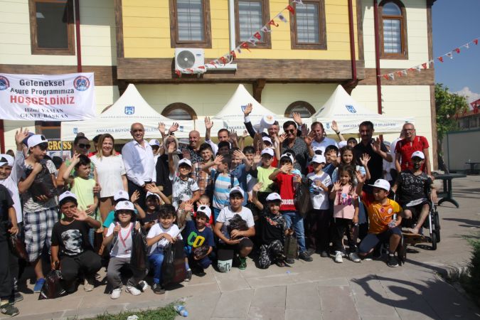 Ankaralılardan Geleneksel Aşure İkramı...