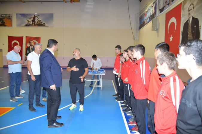 Kahramankazan'da Yaz Spor Okullarını Öğrencilere Lisanslı Forma...