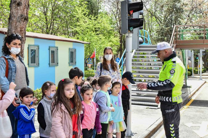 Başkentli Miniklere Ücretsiz Trafik Eğitimi İçin İlk Ders Zili Çalıyor...