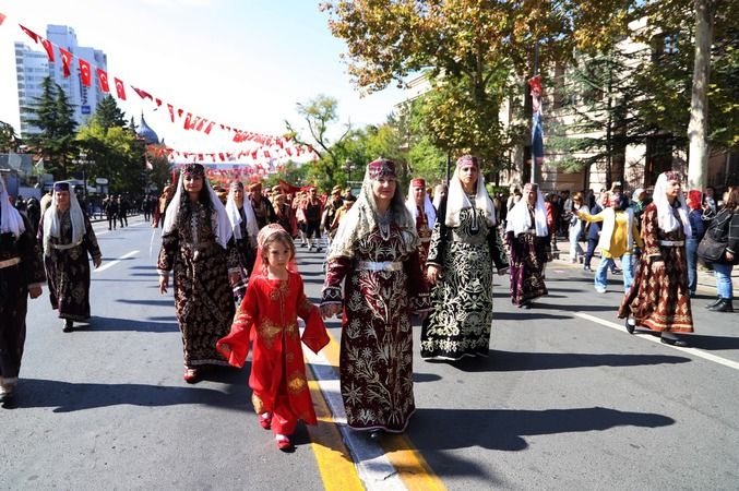 Ankara’nın Başkent Oluşunun 99’uncu Yılı 1000 Seymenin Görkemli Gösterisiyle Kutlandı ...