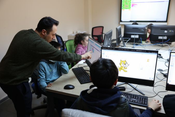 Ankara Haber; Çankaya'lı Çocuklar Geleceğin Kodlarını Öğreniyorlar!
