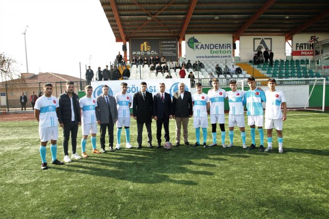Ankara Haber: Gölbaşı Belediye Başkanı Şimşek Ülkü Ocakları Futbol Turnuvasının Açılış Maçına Katıldı !