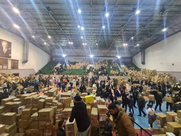 Ankara Haber: Çankaya’dan 27’si Tır 70 Araçlık İnsani Yardım! Çin ve İngiltere Vatandaşları Gönüllü Olarak Çalıştı...