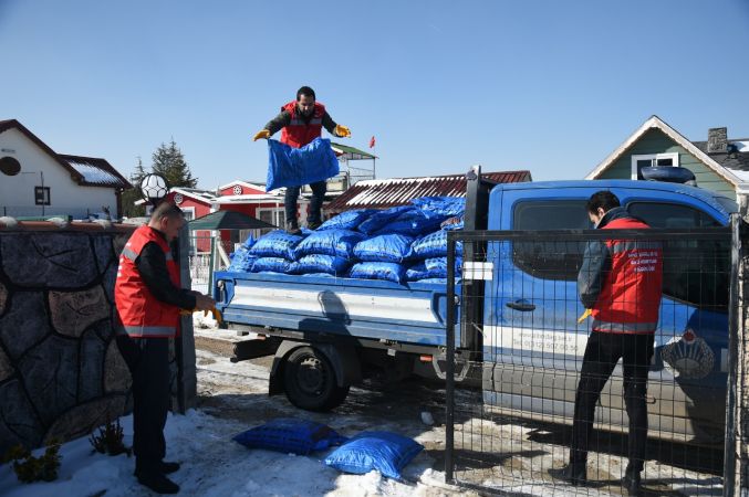 Şanlıurfa'da ağır hasarlı bina çöktü... Yaralılar var!