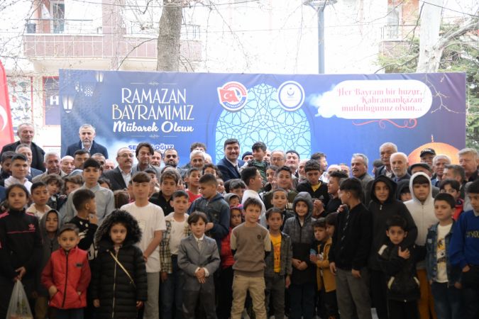 Ankara Haber: Kahramankazan'da Şekerler ve Harçlıklar Başkan Oğuz’dan...
