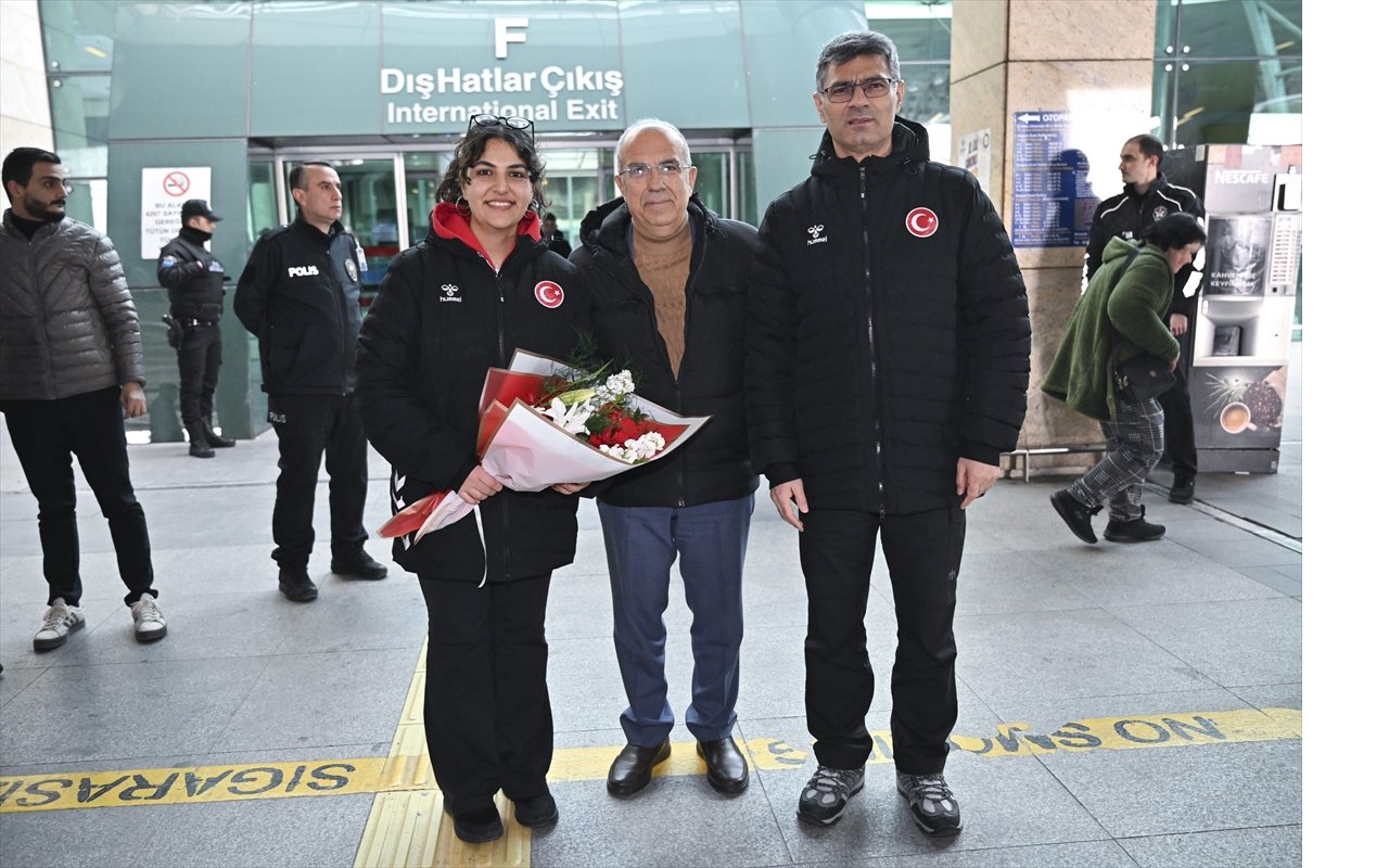 aa-20260305-40738605-40738604-milli-aticilar-ankarada-ciceklerle-karsilandi.jpg