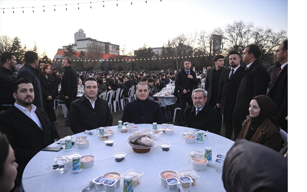 aa-20260310-40784981-40784978-ak-parti-sozcusu-celik-ankara-universitesinde-iftar-programina-katildi.jpg