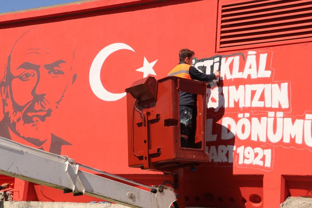 12 Mart İstiklal Marşı’nın Kabulü’nü Duvarlara İşleyen O Genç Herkesi Duygulandırdı!