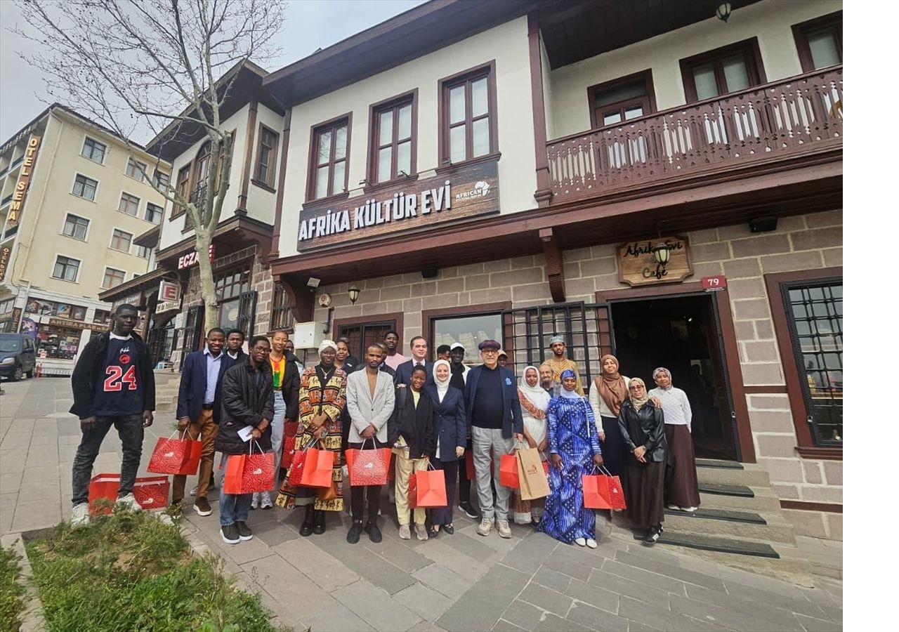 afrikali-ogrenciler-ankara-da-afrika-kultur-e-19696025-amp.jpg